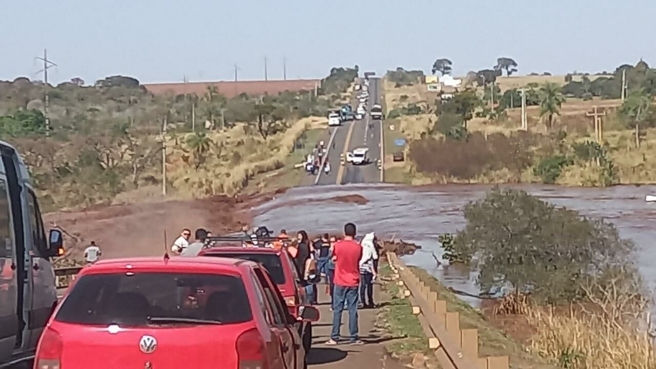 Imagem de compartilhamento para o artigo Atenção Motoristas Região Norte MS: barragem rompe em Jaraguari e interdita a rodvia BR 163 que liga municípios à Capital da MS Todo dia